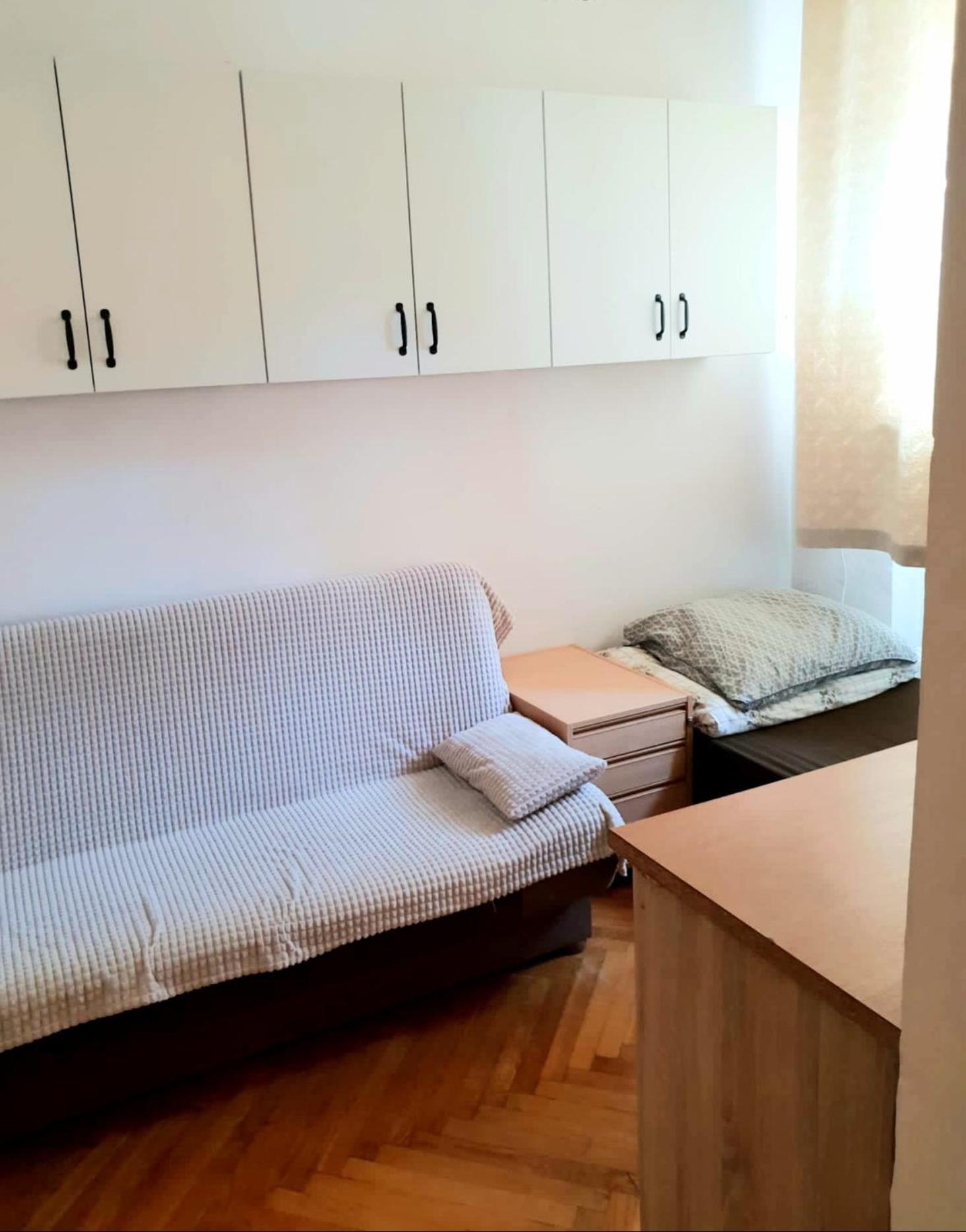 By Kino Femina Nakvynės namai Warsaw